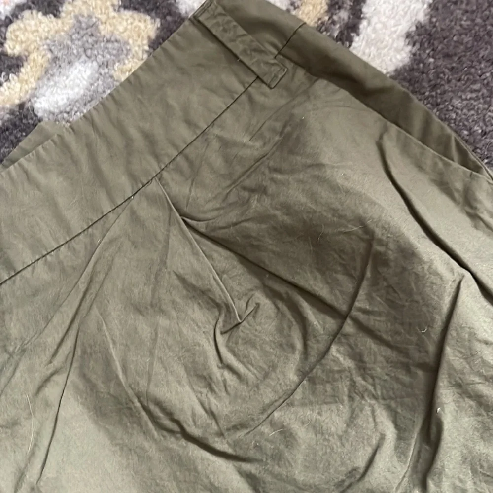 Olive Cuffed Shorts - Picture 4 of 5